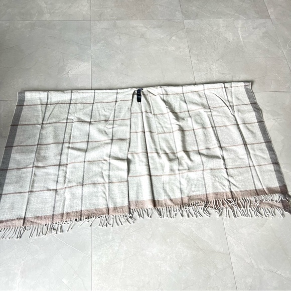 EILEEN FISHER Gray 100% Alpaca Plaid Checkered Fringed Shawl Wrap Cape Poncho - Picture 10 of 13